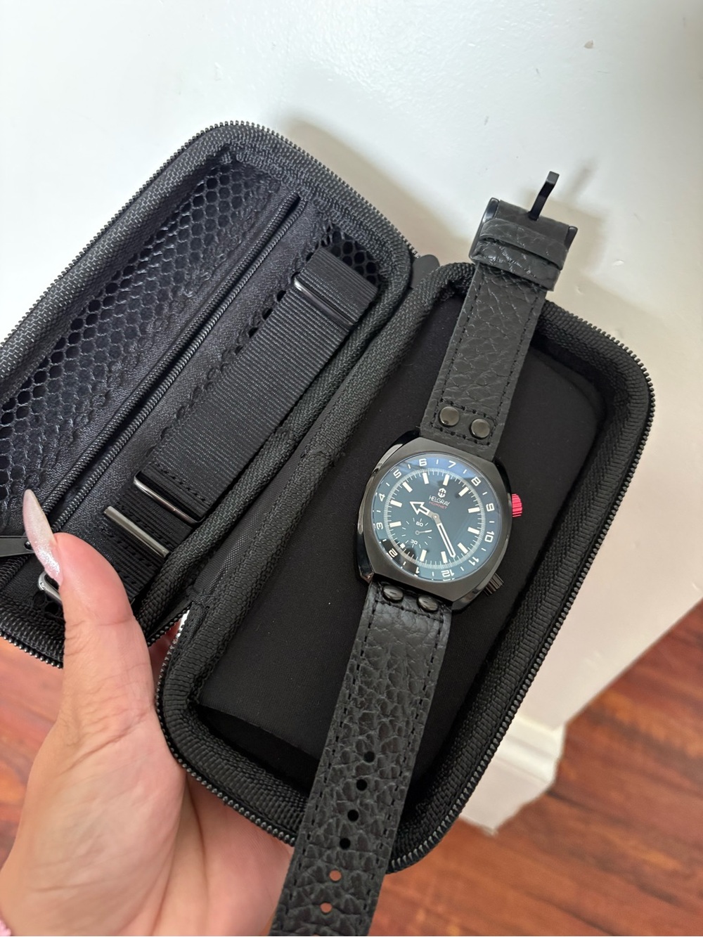 New Helgray Hornet Black Men's Leather Strap Watch Set with extra strap